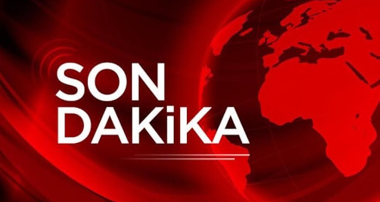 YENİ Parti lideri Özgür Özel namaz çıkışı kalabalıktan yürümekte zorlandı